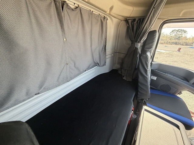 いすゞギガ平ボディ大型（10t）[写真37]