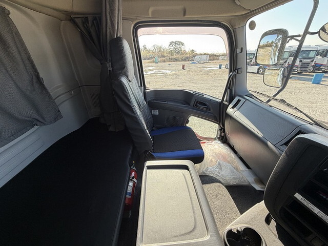 いすゞギガ平ボディ大型（10t）[写真38]