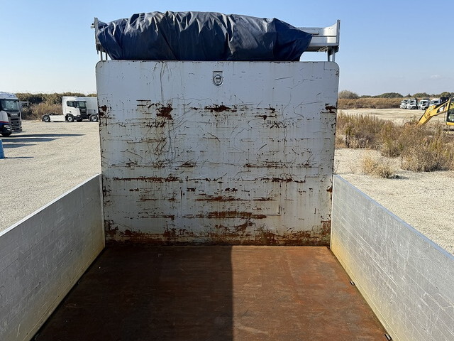 いすゞギガ平ボディ大型（10t）[写真09]