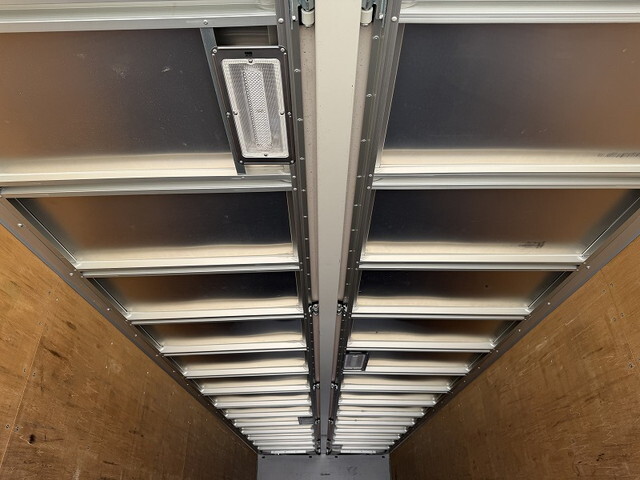 UDトラックスクオンアルミウイング大型（10t）[写真12]