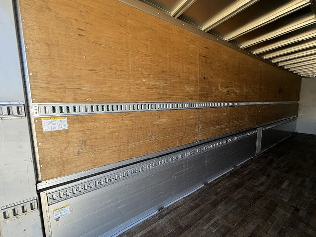 UDトラックスクオンアルミウイング大型（10t）[写真14]