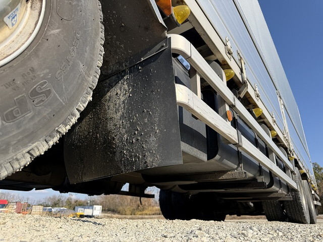 UDトラックスクオンアルミウイング大型（10t）[写真22]