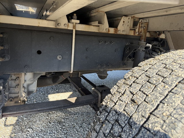 UDトラックスクオンアルミウイング大型（10t）[写真23]