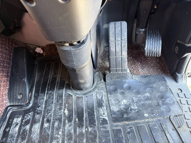 UDトラックスクオンアルミウイング大型（10t）[写真32]