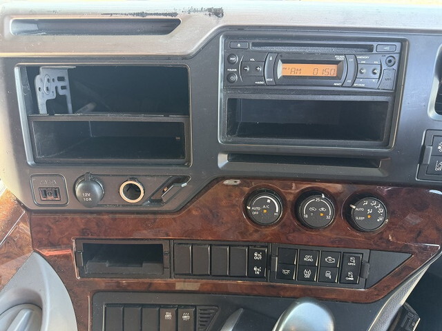 UDトラックスクオンアルミウイング大型（10t）[写真34]