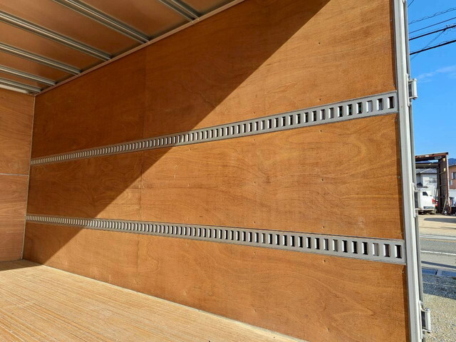 いすゞエルフアルミバン小型（2t・3t）[写真11]