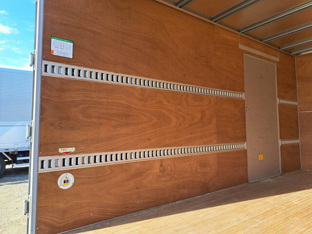 いすゞエルフアルミバン小型（2t・3t）[写真12]