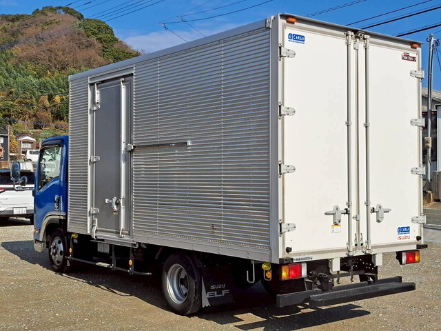 いすゞエルフアルミバン小型（2t・3t）[写真02]