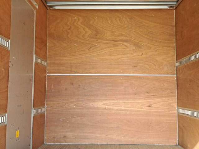 いすゞエルフアルミバン小型（2t・3t）[写真08]