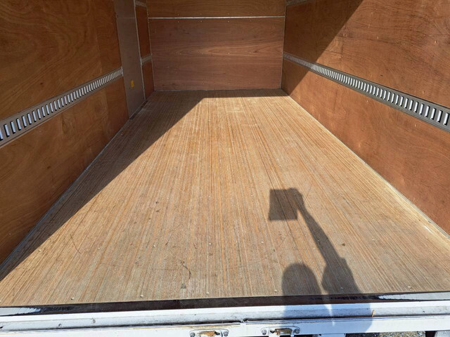 いすゞエルフアルミバン小型（2t・3t）[写真09]