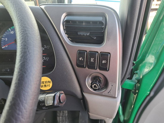 UDトラックスクオントレーラーヘッド（トラクターヘッド）大型（10t）[写真10]