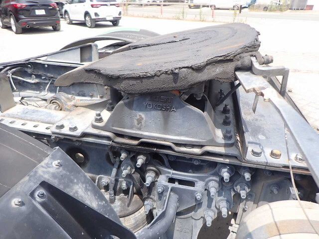 UDトラックスクオントレーラーヘッド（トラクターヘッド）大型（10t）[写真14]