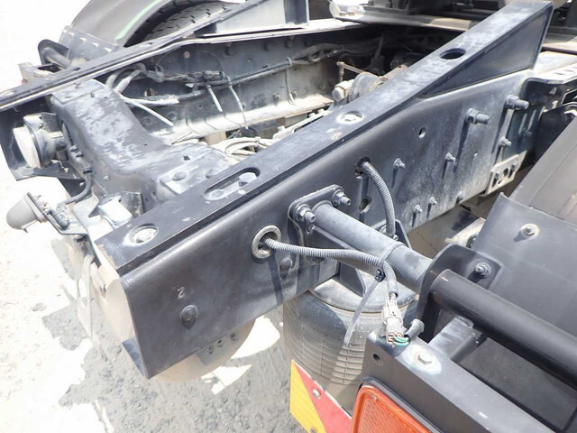 UDトラックスクオントレーラーヘッド（トラクターヘッド）大型（10t）[写真15]