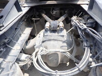 UDトラックスクオントレーラーヘッド（トラクターヘッド）大型（10t）[写真17]