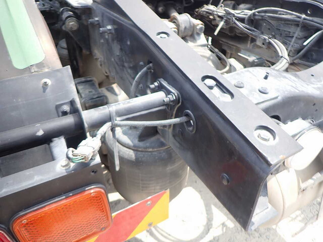 UDトラックスクオントレーラーヘッド（トラクターヘッド）大型（10t）[写真19]