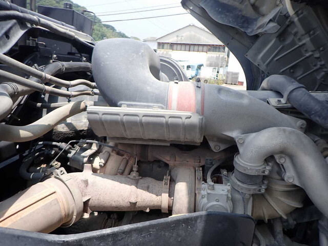 UDトラックスクオントレーラーヘッド（トラクターヘッド）大型（10t）[写真28]