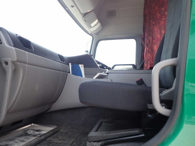 UDトラックスクオントレーラーヘッド（トラクターヘッド）大型（10t）[写真29]