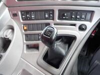 UDトラックスクオントレーラーヘッド（トラクターヘッド）大型（10t）[写真38]