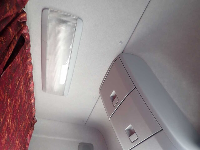 UDトラックスクオントレーラーヘッド（トラクターヘッド）大型（10t）[写真40]