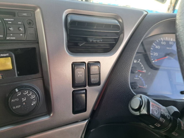 UDトラックスクオントレーラーヘッド（トラクターヘッド）大型（10t）[写真09]