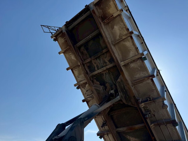 日野プロフィア深ダンプ（土砂禁ダンプ）大型（10t）[写真17]