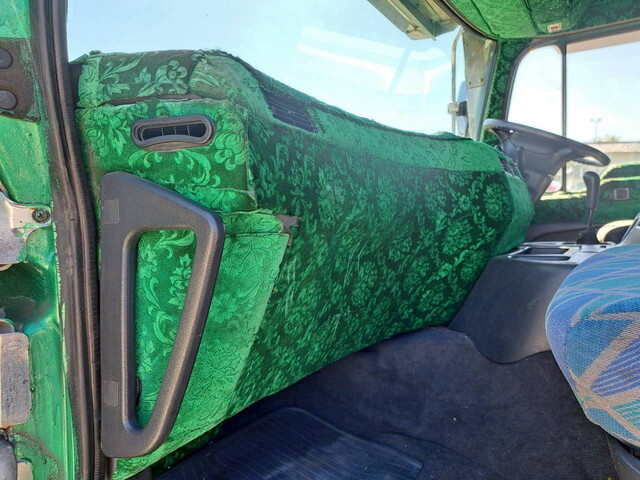 日野プロフィアトレーラーヘッド（トラクターヘッド）大型（10t）[写真37]