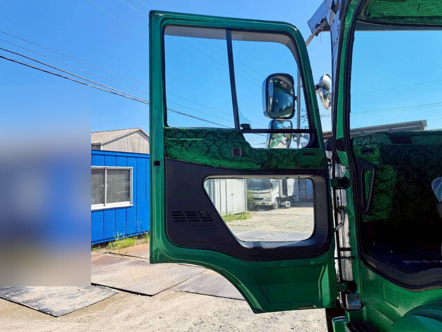 日野プロフィアトレーラーヘッド（トラクターヘッド）大型（10t）[写真38]