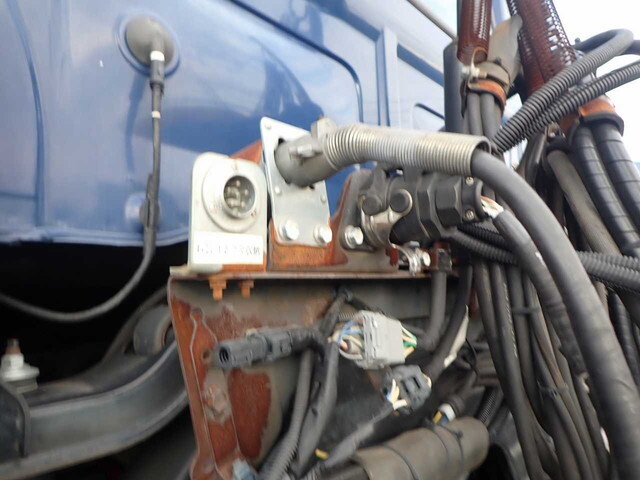 日野プロフィアトレーラーヘッド（トラクターヘッド）大型（10t）[写真22]