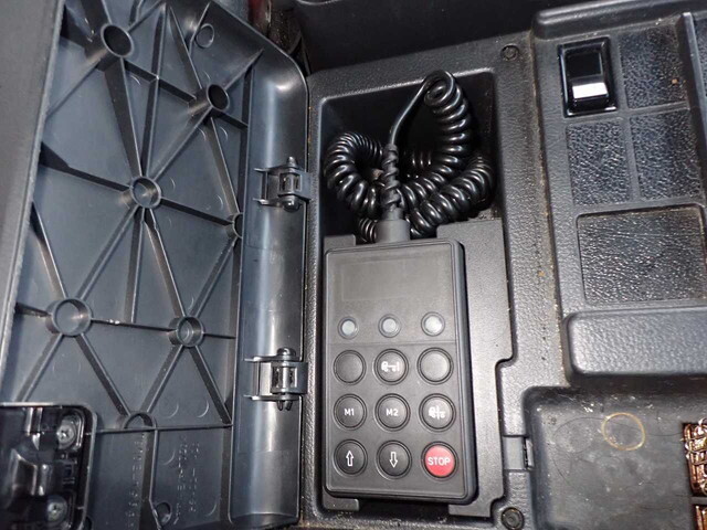 日野プロフィアトレーラーヘッド（トラクターヘッド）大型（10t）[写真38]