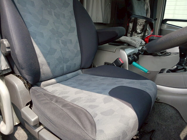 UDトラックスクオントレーラーヘッド（トラクターヘッド）大型（10t）[写真10]