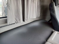 UDトラックスクオントレーラーヘッド（トラクターヘッド）大型（10t）[写真12]