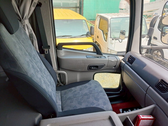 UDトラックスクオントレーラーヘッド（トラクターヘッド）大型（10t）[写真13]