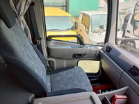 UDトラックスクオントレーラーヘッド（トラクターヘッド）大型（10t）[写真14]