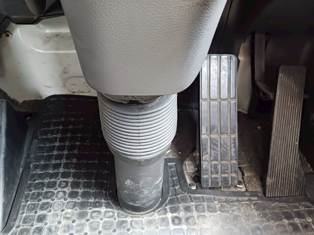 UDトラックスクオントレーラーヘッド（トラクターヘッド）大型（10t）[写真16]