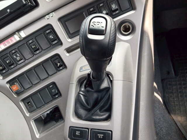 UDトラックスクオントレーラーヘッド（トラクターヘッド）大型（10t）[写真17]