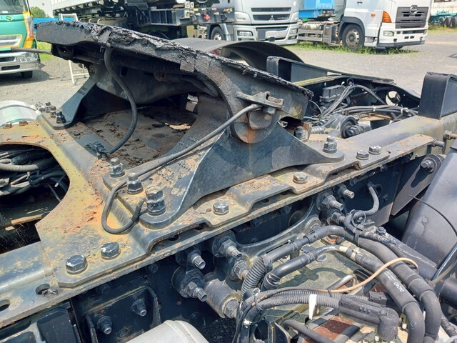 UDトラックスクオントレーラーヘッド（トラクターヘッド）大型（10t）[写真22]