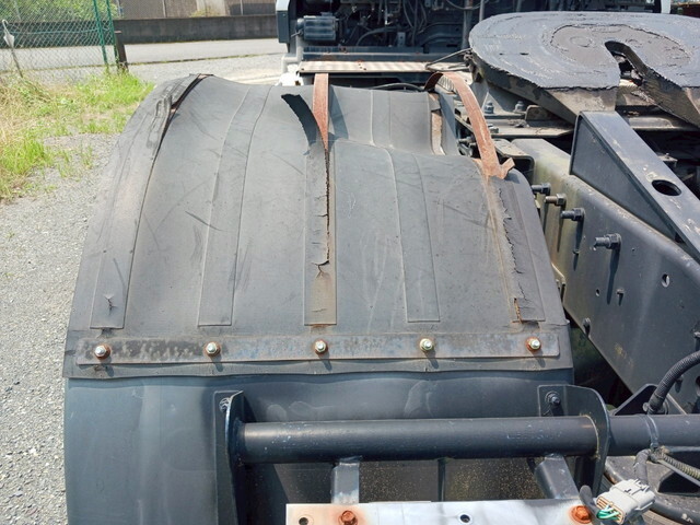 UDトラックスクオントレーラーヘッド（トラクターヘッド）大型（10t）[写真24]