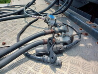 UDトラックスクオントレーラーヘッド（トラクターヘッド）大型（10t）[写真33]