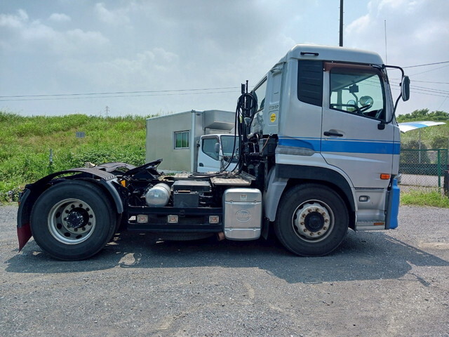 UDトラックスクオントレーラーヘッド（トラクターヘッド）大型（10t）[写真05]