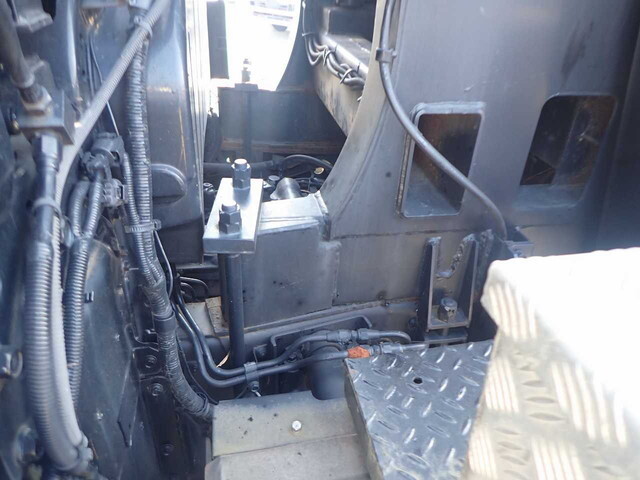 三菱ふそうスーパーグレートトレーラーヘッド（トラクターヘッド）大型（10t）[写真19]