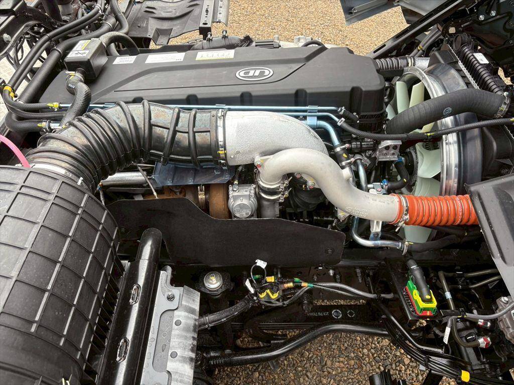 UDトラックスクオントレーラーヘッド（トラクターヘッド）大型（10t）[写真13]