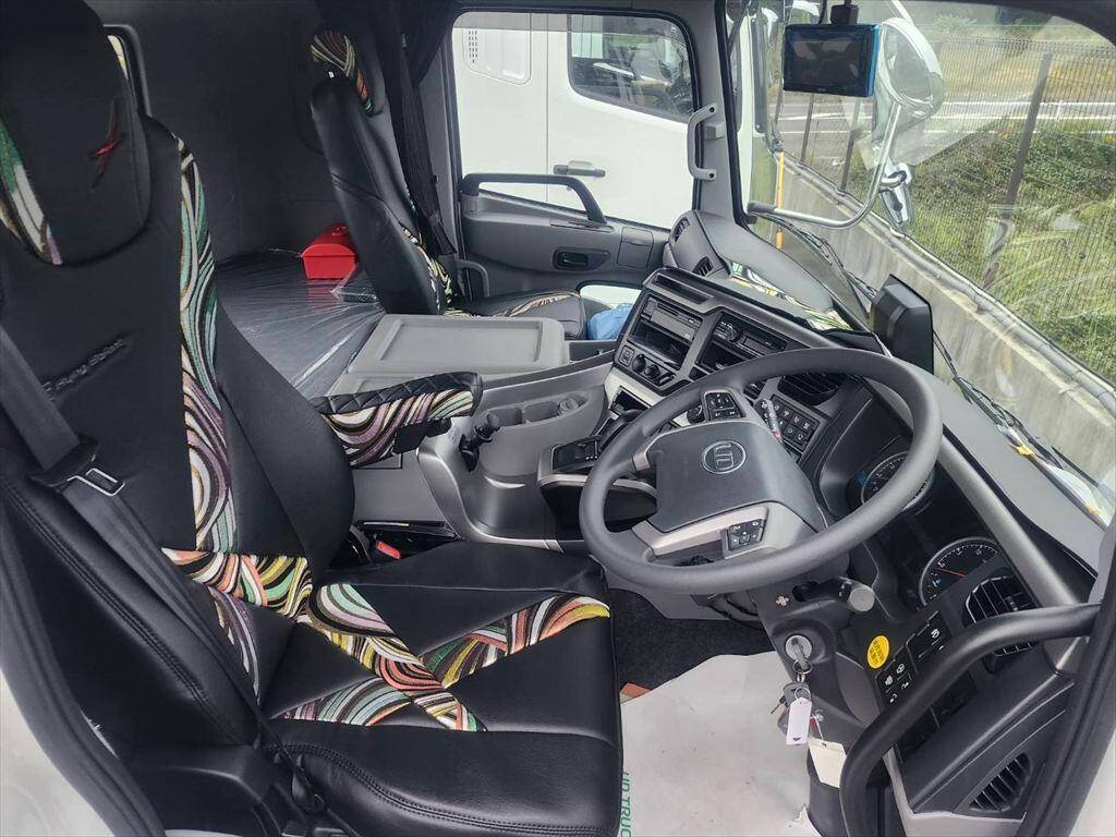 UDトラックスクオントレーラーヘッド（トラクターヘッド）大型（10t）[写真15]