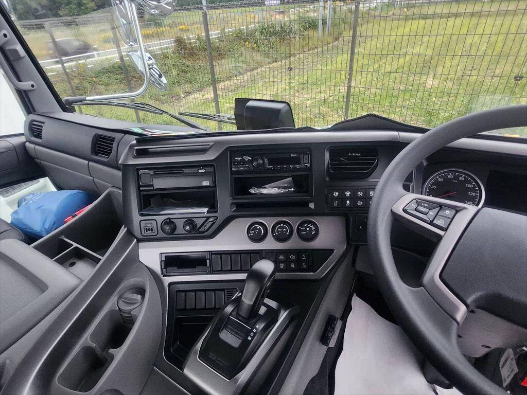 UDトラックスクオントレーラーヘッド（トラクターヘッド）大型（10t）[写真16]