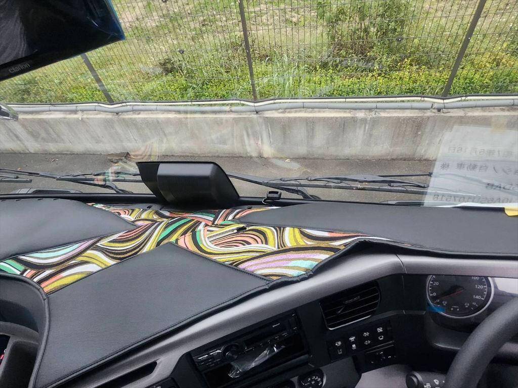 UDトラックスクオントレーラーヘッド（トラクターヘッド）大型（10t）[写真17]