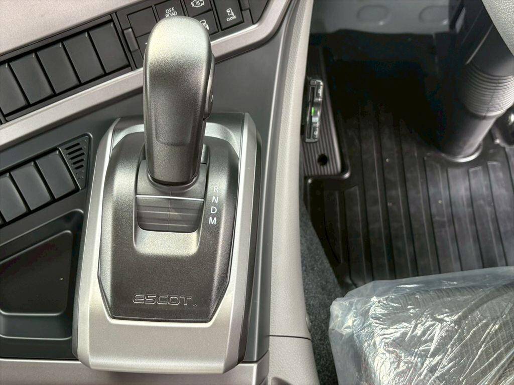 UDトラックスクオントレーラーヘッド（トラクターヘッド）大型（10t）[写真18]