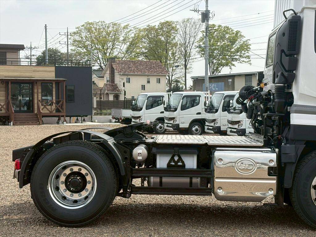 UDトラックスクオントレーラーヘッド（トラクターヘッド）大型（10t）[写真04]