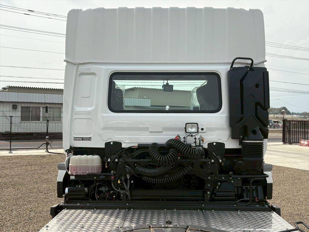 UDトラックスクオントレーラーヘッド（トラクターヘッド）大型（10t）[写真06]