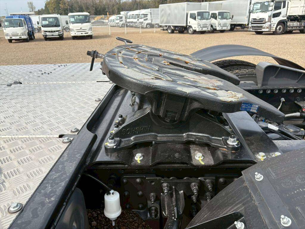 UDトラックスクオントレーラーヘッド（トラクターヘッド）大型（10t）[写真07]