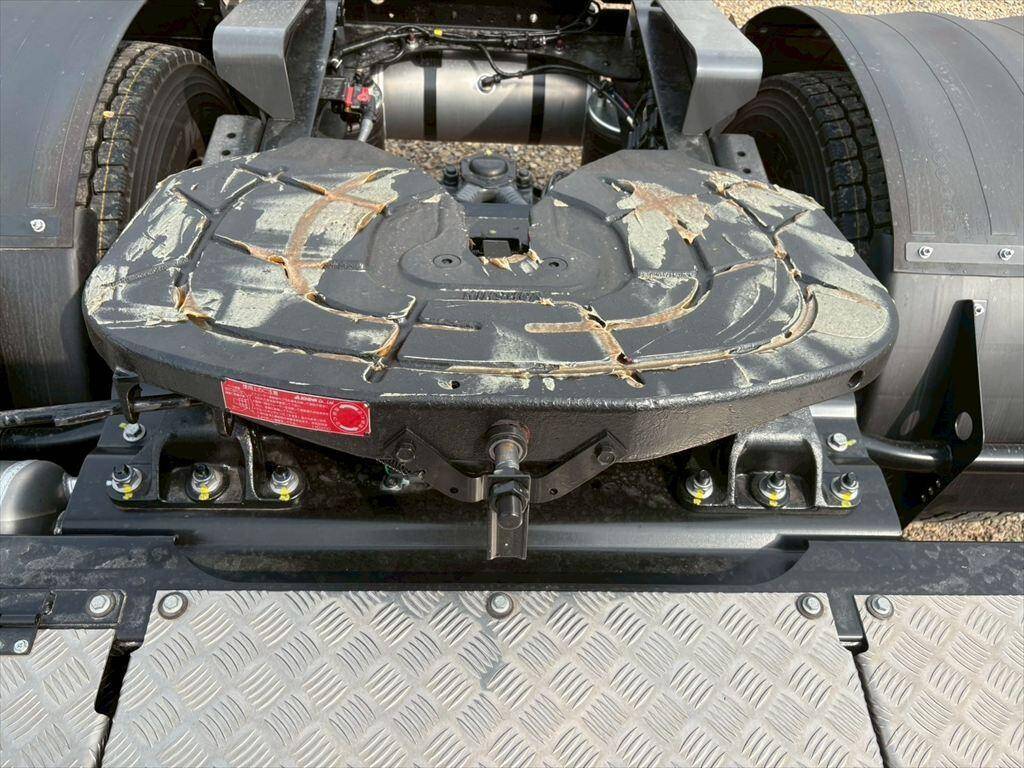 UDトラックスクオントレーラーヘッド（トラクターヘッド）大型（10t）[写真08]