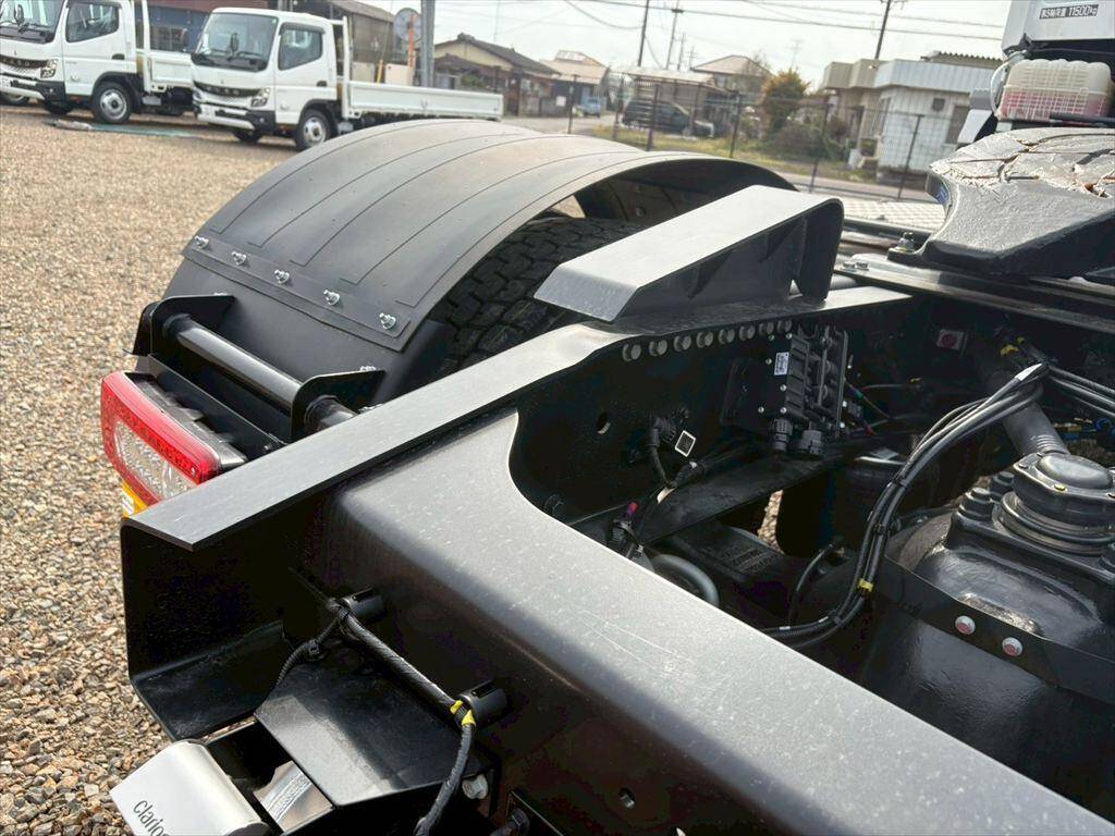 UDトラックスクオントレーラーヘッド（トラクターヘッド）大型（10t）[写真09]